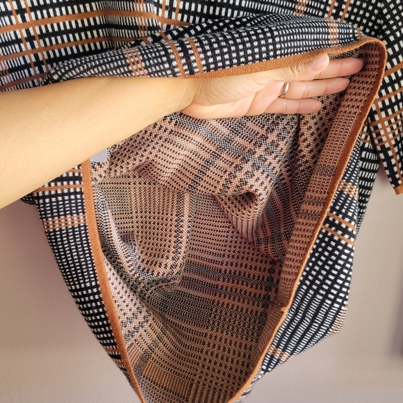 Beauty Ann Taylor Size Small Houndstooth Black & Chocolate Color Women's Sweater - Picture 9 of 9